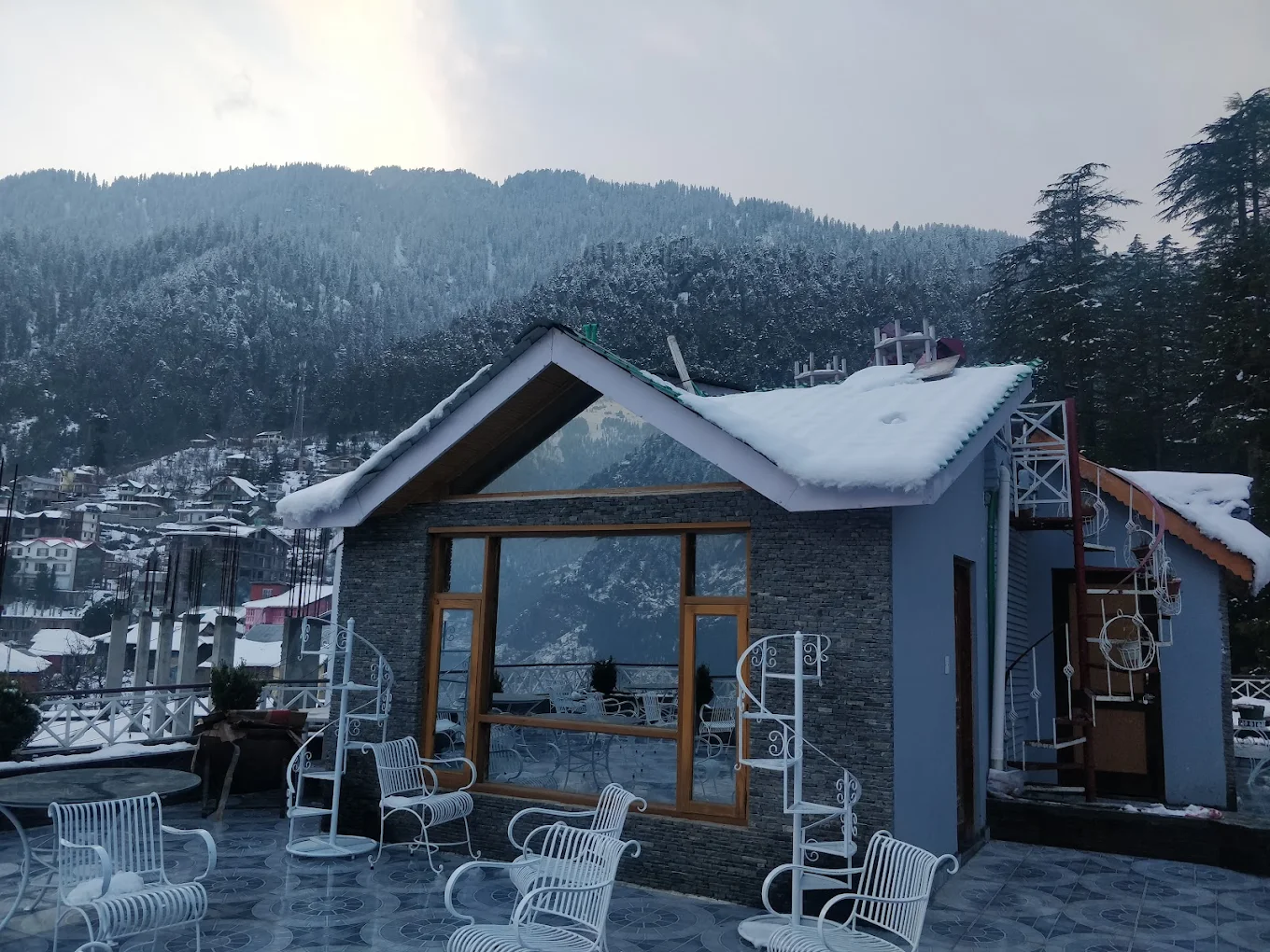 Mountain Top Hotel In Manali Hotel Image